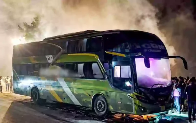 Rising Cumilla - AC bus bound for Dhaka from Coxs Bazar catches fire