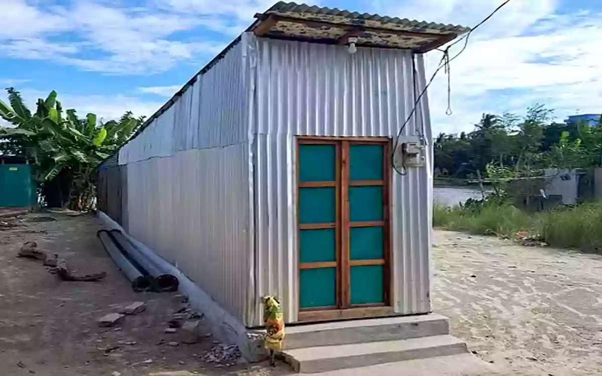 Rising Cumilla - An expatriate built a unique house—5 feet wide and 85 feet long—on one decimal of land in Cumilla.