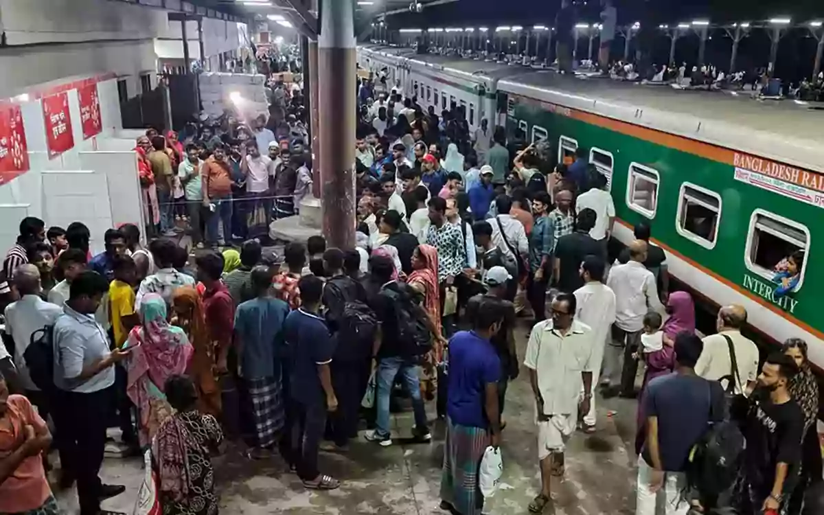 Rising Cumilla - Grandmother and granddaughter die after being run over by a train at Comilla railway station