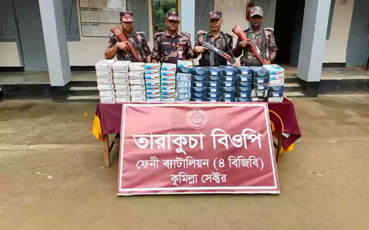 Rising Cumilla - Indian sunglasses and sarees worth Tk 2.2 million seized at Feni border.