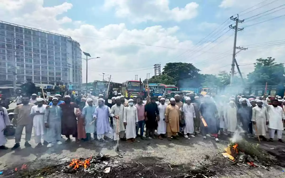 Rising Cumilla -Killing of Islami Jubo Andolan leader- Dhaka-Chattogram Highway blockaded demanding justice.
