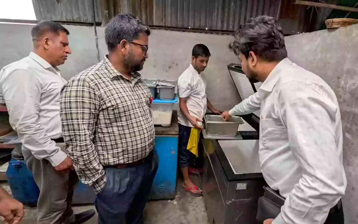 Rising Cumilla - Raids conducted on two restaurants on the Dhaka-Chattogram Highway in Cumilla, Tk 70,000 in fines imposed.