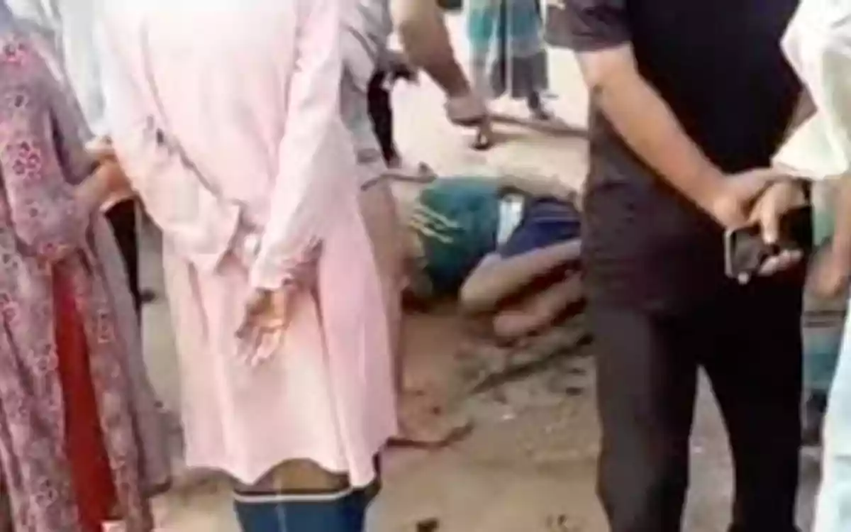 Rising Cumilla - Rising Cumilla - Teenager tied to tree and tortured in front of mother in Chandpur