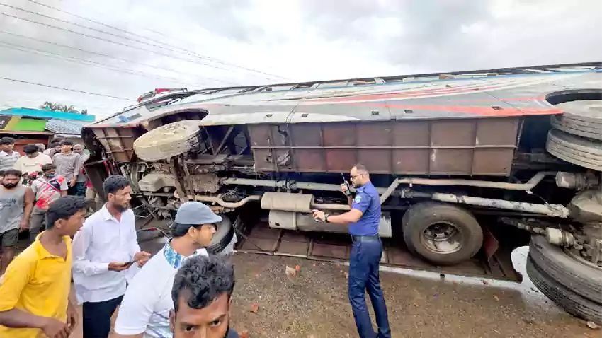 Rising Cumilla - Schoolgirl Suraiya lost her life after being run over by a bus in Feni
