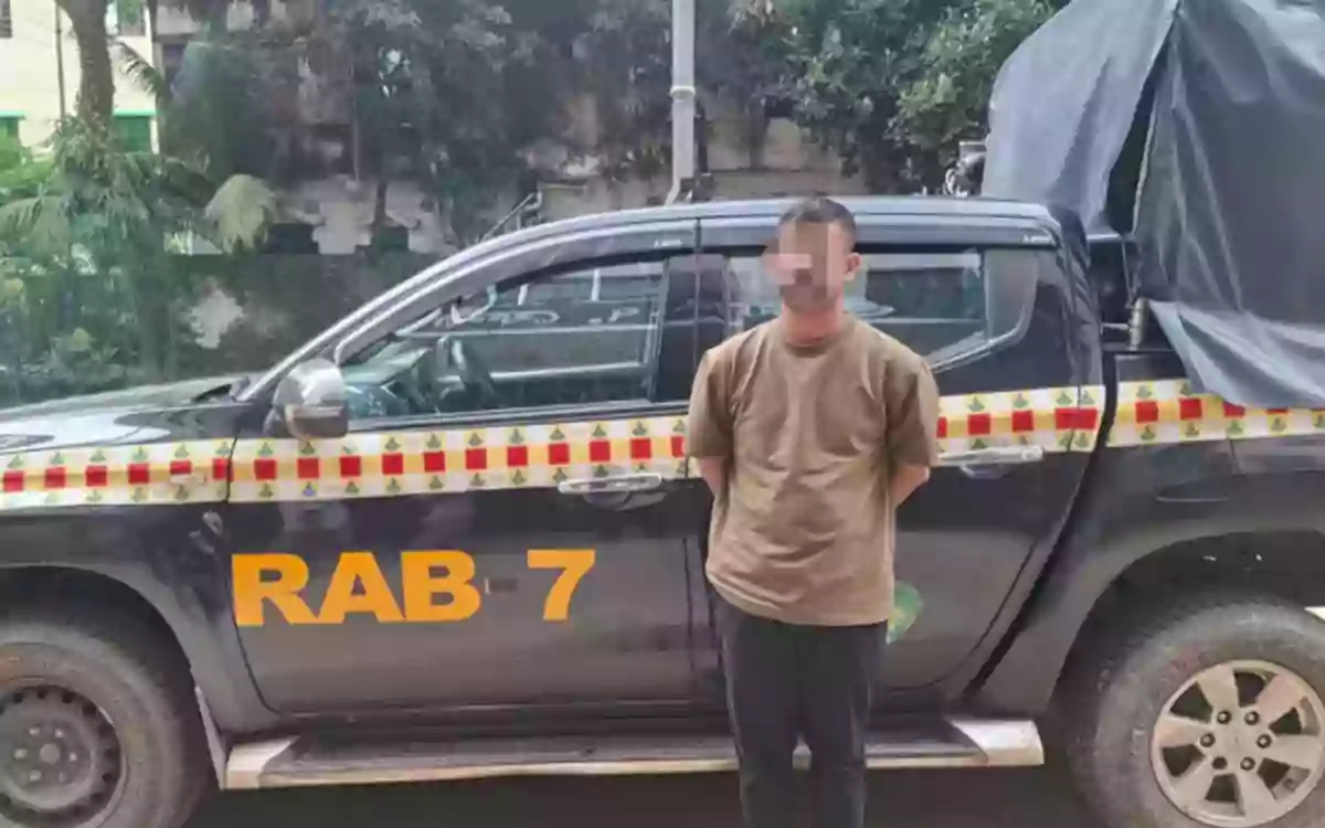 Rising Cumilla - Young man detained with Yaba while travelling by bus from Chattogram to Feni.