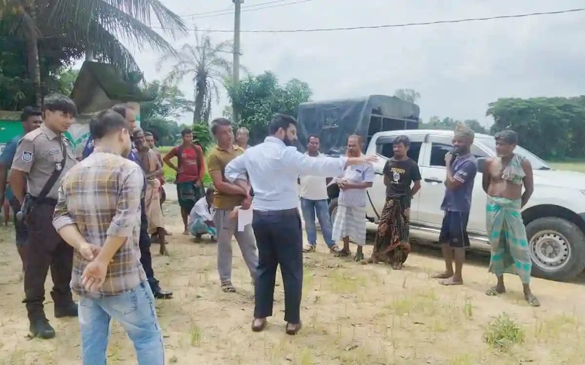চৌদ্দগ্রামে কালভার্টের মুখে মাটি ভরাট, সরেজমিনে অভিযোগের সত্যতা পেল প্রশাসন