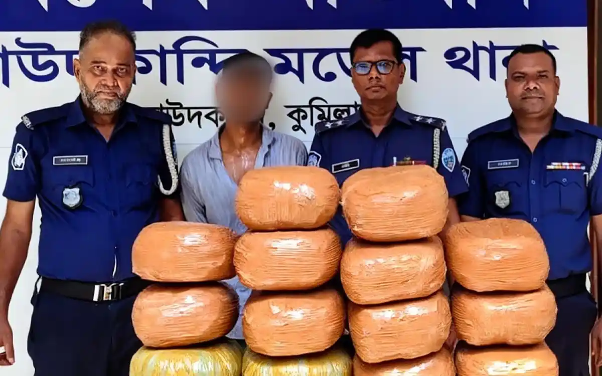 দাউদকান্দিতে ৩৫ কেজি গাঁজাসহ যুবক গ্রেপ্তার, মাইক্রোবাস জব্দ