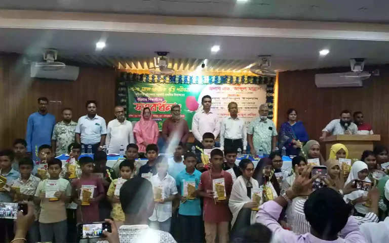 ব্রাহ্মণবাড়িয়ার নবীনগরে মেধাবী ৪৩ শিক্ষার্থী পেল সংবর্ধনা