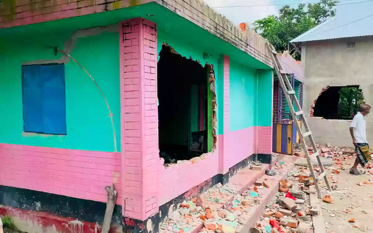 Rising Cumilla - Allegations of looting and vandalism at the rivals house following a fatal clash in Brahmanbaria.