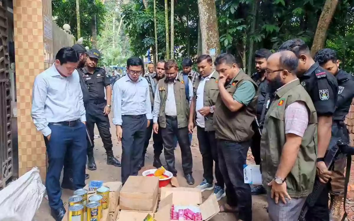 Rising Cumilla - Dealer sentenced to 3 months in jail for selling counterfeit ghee in Lakshmipur.