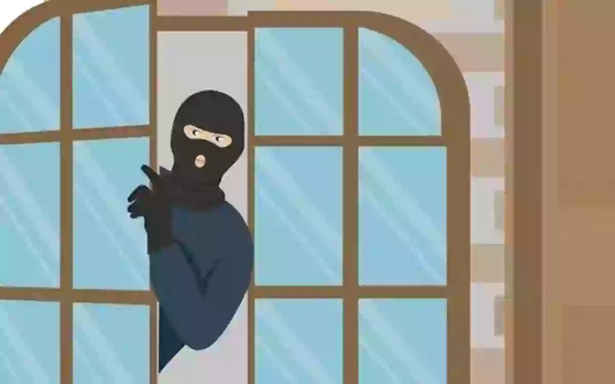 Rising Cumilla -Expatriate hacked and robbed of gold and cash in Feni after intruders cut through window grilles late at night.