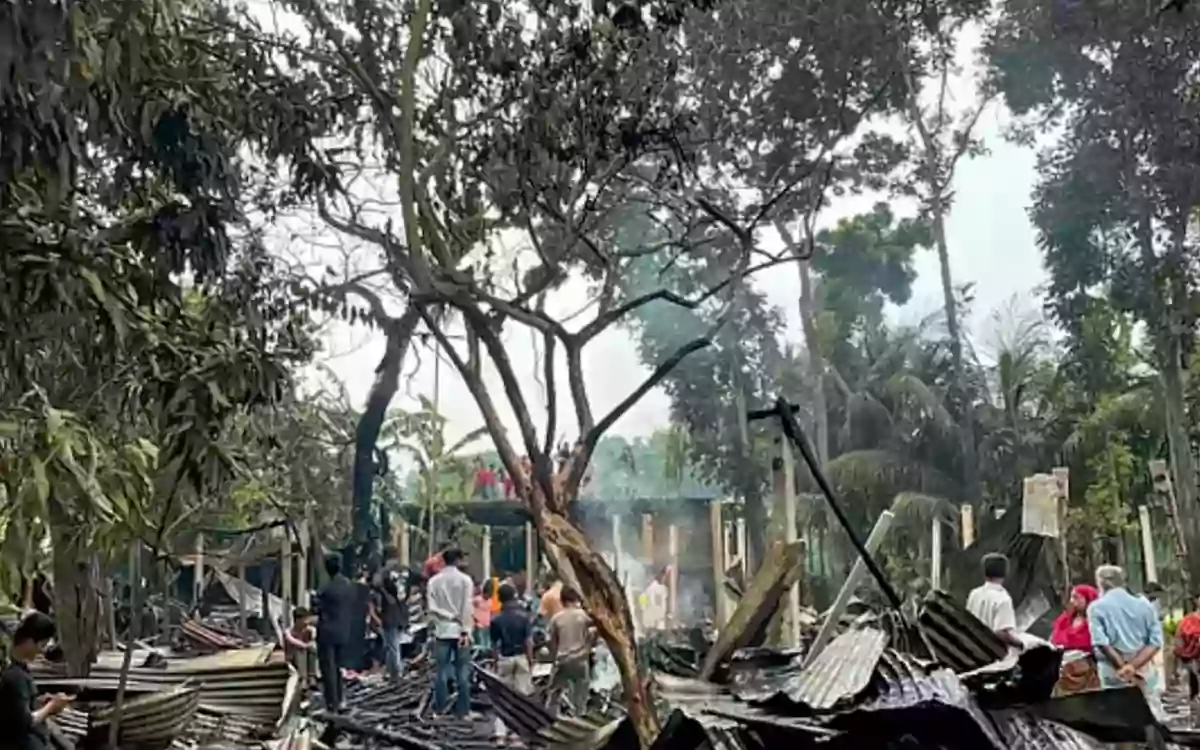 Rising Cumilla - Homes of 11 families reduced to ashes in Lakshmipur fire, losses estimated at over Tk 1 crore.