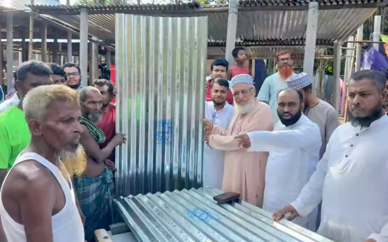 Rising Cumilla -Jamaat provides assistance to 10 families affected by fire in Lakshmipur.