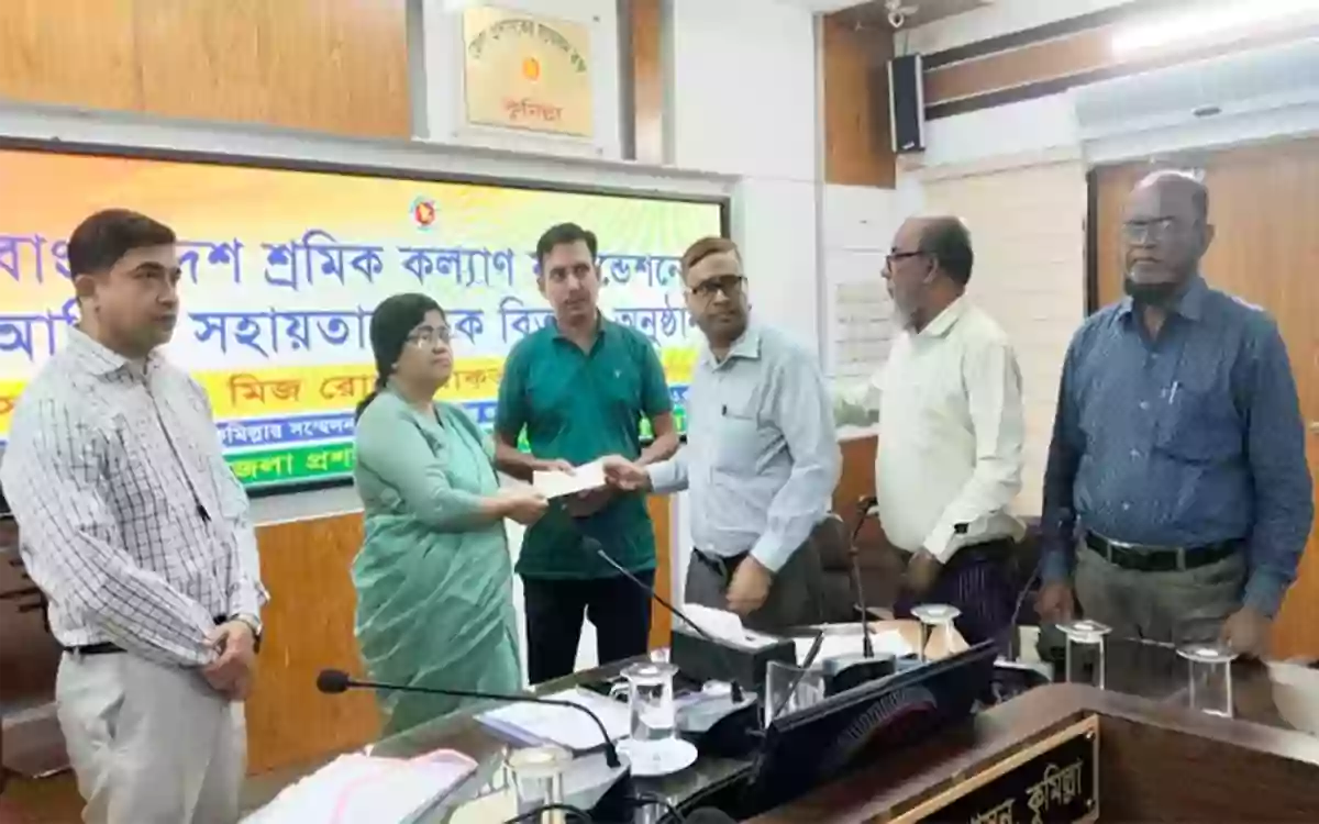 Rising Cumilla -Ninety-nine worker families across five districts in the Cumilla region received assistance totaling 50 lakh.