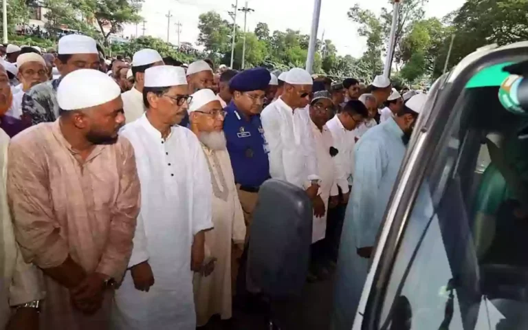 Rising Cumilla - People from all walks of life attend the funeral prayer of Agriculture Minister Amin Ur Rashid Yasins mother.