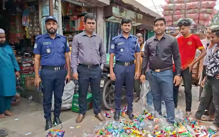 Rising Cumilla - Three establishments fined in Chandpur town for various irregularities
