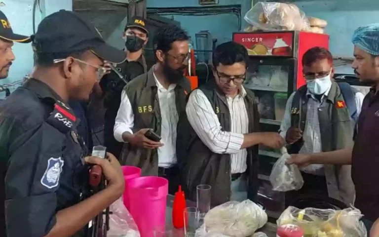Rising Cumilla - Three hotels in Lakshmipur fined Tk 10.20 lakh for selling stale and rotten food.
