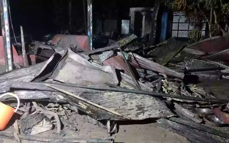 Rising Cumilla - Two houses reduced to ashes in a massive fire in Chandina, losses estimated at Tk 25 lakh.