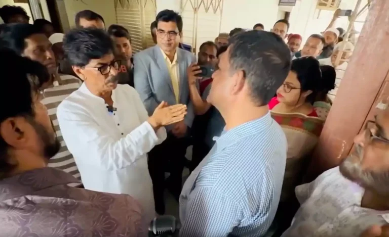 Rising Cumilla - Upon seeing unsanitary toilets at a hospital in Cumilla, the minister said, Bring some Harpic, I will clean them myself