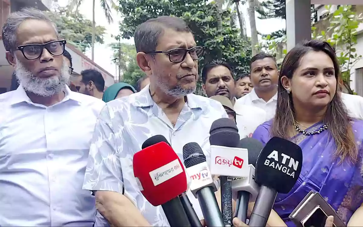 Rising Cumilla - We do not want anyone to die due to a lack of medical treatment- Health Minister