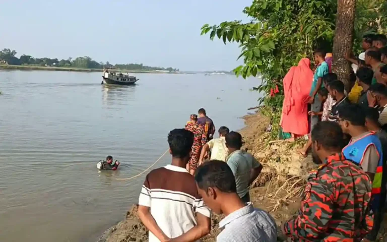আজমিরীগঞ্জে দুই শিশুকে নদীতে গোসল করাতে গিয়ে গৃহবধূ নিখোঁজ
