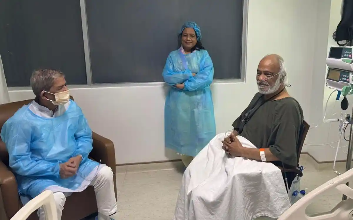 হাসপাতালে চিকিৎসাধীন মঈন খানকে দেখতে গেলেন রাষ্ট্রপতি মির্জা ফখরুল