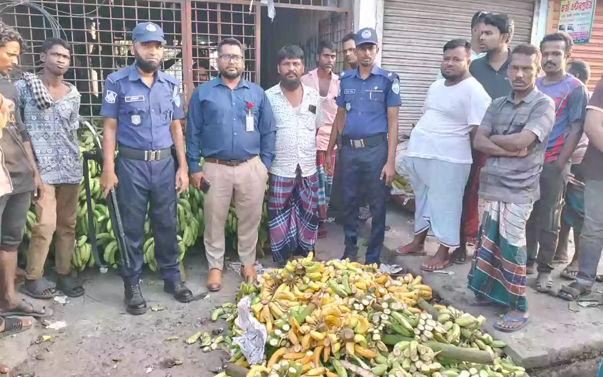 Rising Cumilla - Bananas were being ripened using chemicals in Comilla, wholesale depot fined 50,000 taka.