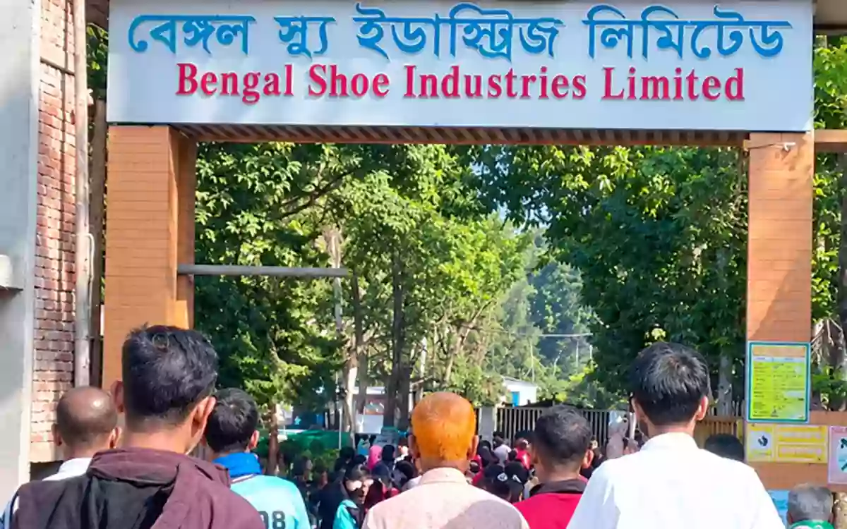Rising Cumilla - Bengal Shoe Industries in Lakshmipur has shut down, leaving nearly two thousand workers unemployed.