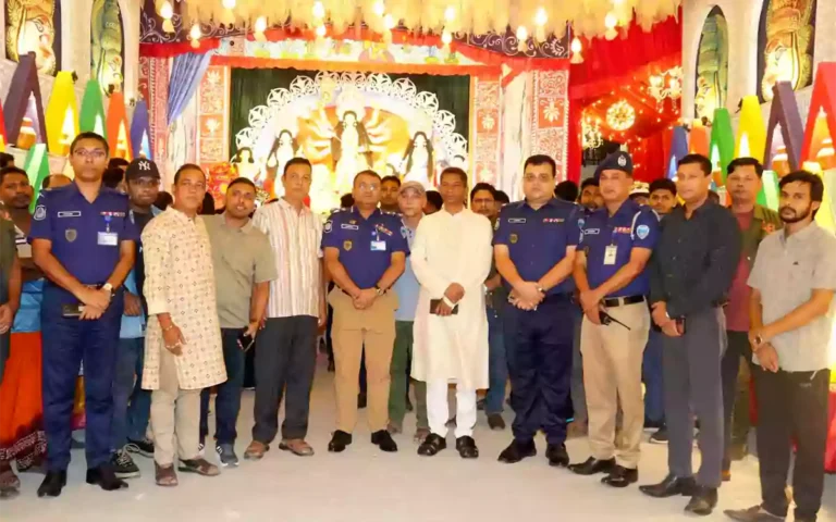 Rising Cumilla - DIG of Chittagong Range visited Durga Puja pandals in Comilla