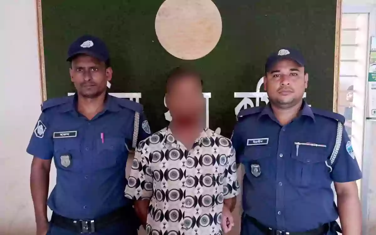 Rising Cumilla -Fugitive convict sentenced to 10 years in prison arrested in Chandina, Cumilla.
