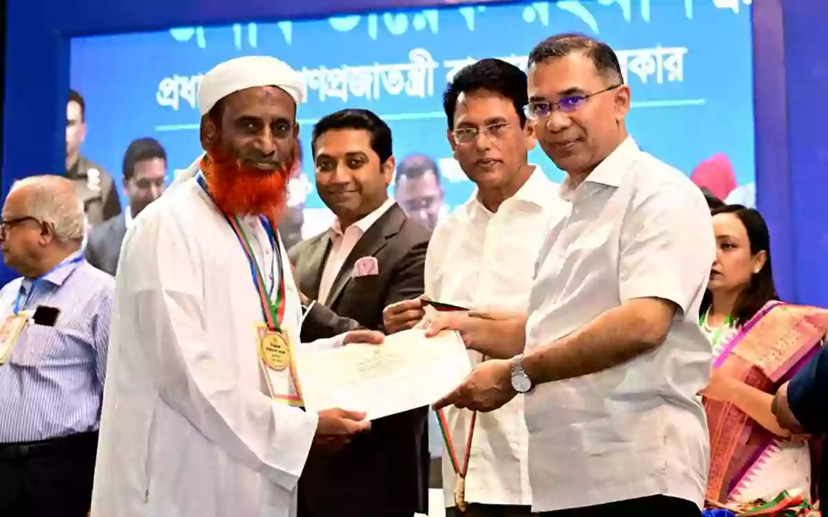 Rising Cumilla - Government honors 102 distinguished teachers on World Teachers' Day.