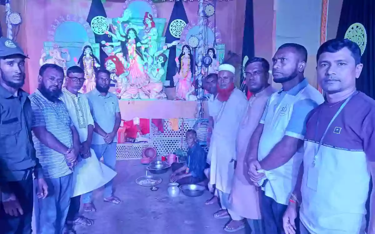 Rising Cumilla -Press club leaders visit puja mandaps in Lakhai