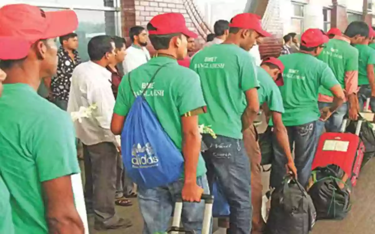 RisingCumilla - Bangladeshi workers are heading abroad.