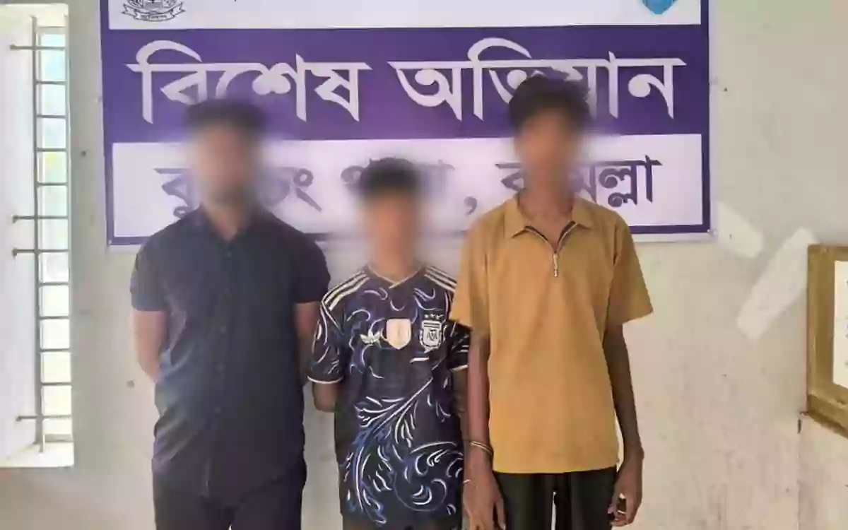 RisingCumilla -Three arrested in Burichong, Comilla, while committing robbery by posing as Detective Branch (DB) police