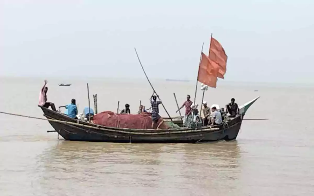 Risingcumilla - fishing.webp